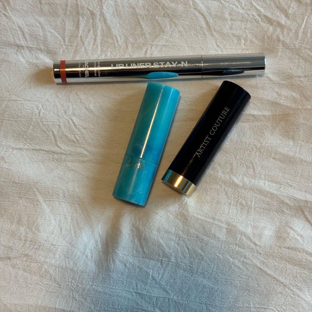 Set of 3 lip products